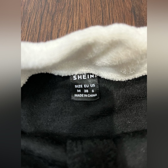 Black Floral SHEIN swim skirt cover up, size Medium - Picture 3 of 4